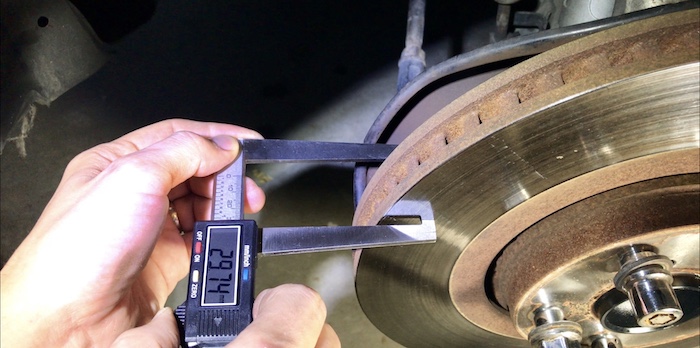Як виміряти знос гальмівного диску