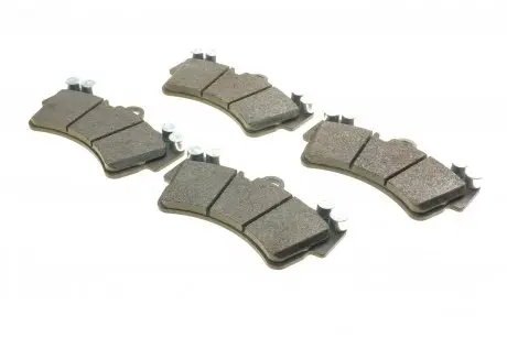 Тормозные колодки передние BOSCH 0986424739