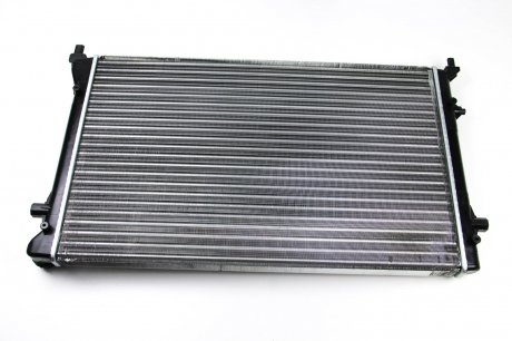 Радиатор воды Caddy III 2.0SDI/1.4i/1.6i /Golf/Octavia (+/- AC) (650x398x26) BSG BSG 90-520-013