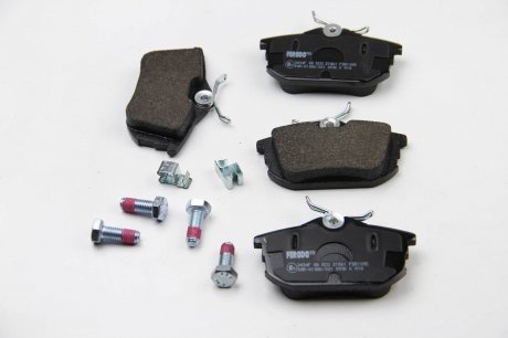 Комплект тормозных колодок FERODO FDB1095 (фото 1)