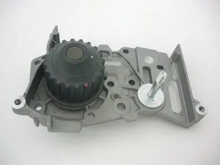 Насос водяной renault clio, kangoo, megane GMB GWR-15A