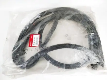 Ущільнювач передніх дверей лівий HR-V (1999-2005) HONDA 72350S2H003