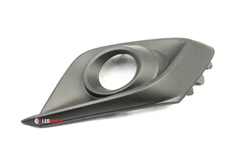 Рамка противотуманной фары 3 BM 2013-2016 правая MAZDA BHR150C11A