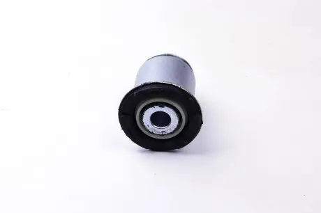 Сайлентблок перед балки Trafic/Vivaro 01- задний Metalcaucho 05759