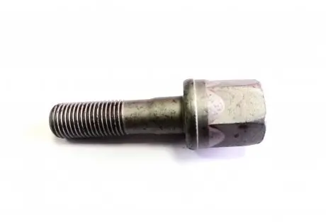 Болт крепления коленвала MITSUBISHI 1100A141