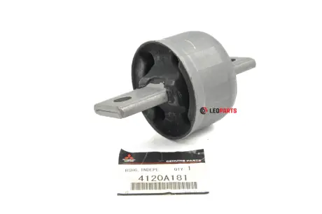 Оригинальный сайлентблок задней подвески (продольного рычага) MITSUBISHI 4120A181