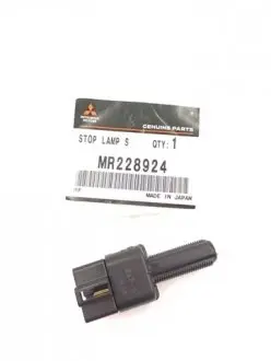 Включатель стоп-сигнала MITSUBISHI MR228924