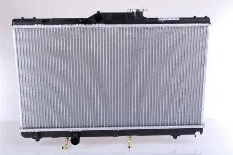 Радиатор охлаждения двигателя NISSENS 64868A