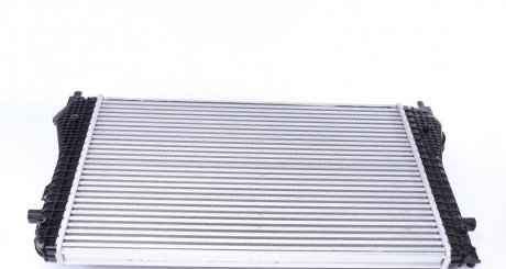 Радиатор интеркулера NRF 30306 (фото 1)