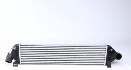 Радиатор интеркулера NRF 30906 (фото 1)