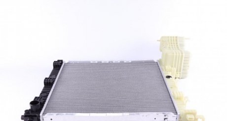 Радиатор охлаждения NRF 50583 (фото 1)