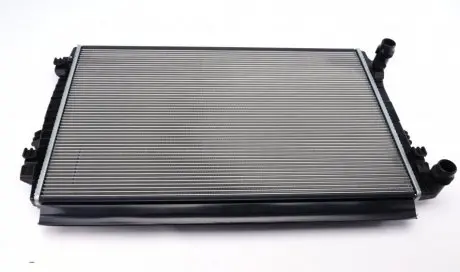 Радиатор охлаждения двигателя vw golf tdi 08-2012> NRF 58453