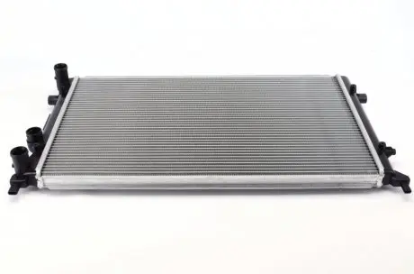 Радиатор охлождения VOLKSWAGEN JETTA IV (10-) NRF 59057