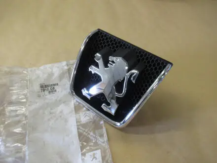 Эмблема в решетку радиатора 307 Peugeot/Citroen 7810G8