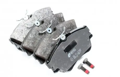 Тормозные колодки передние (с датчиком) REMSA 0480.21