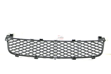 Оригинальная центральная решетка в бампер SUZUKI 7172165J00