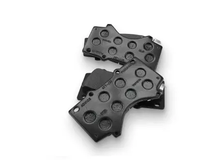 Тормозные колодки передние LC200 TOYOTA 04465-60281