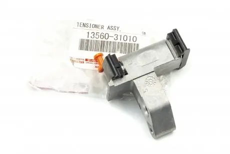 Натяжитель цепи ГРМ распредвалов левый TOYOTA 13560-31010