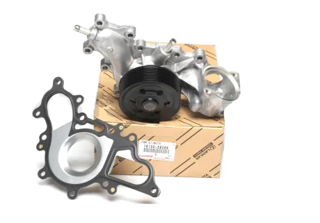 Оригинальная помпа Land Cruiser 200 4.5 D4-D TOYOTA 1610059366
