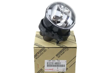 Оригинальная правая противотуманная фара TOYOTA 8121048051