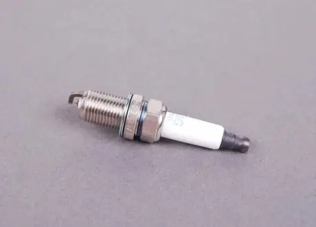 Свеча зажигания VAG 06H905621A