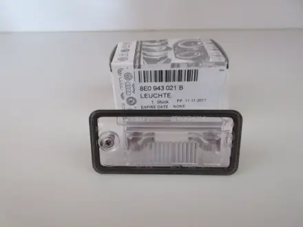 Ліхтар освітлення номерного знака лівий VAG 8E0 943 021 B